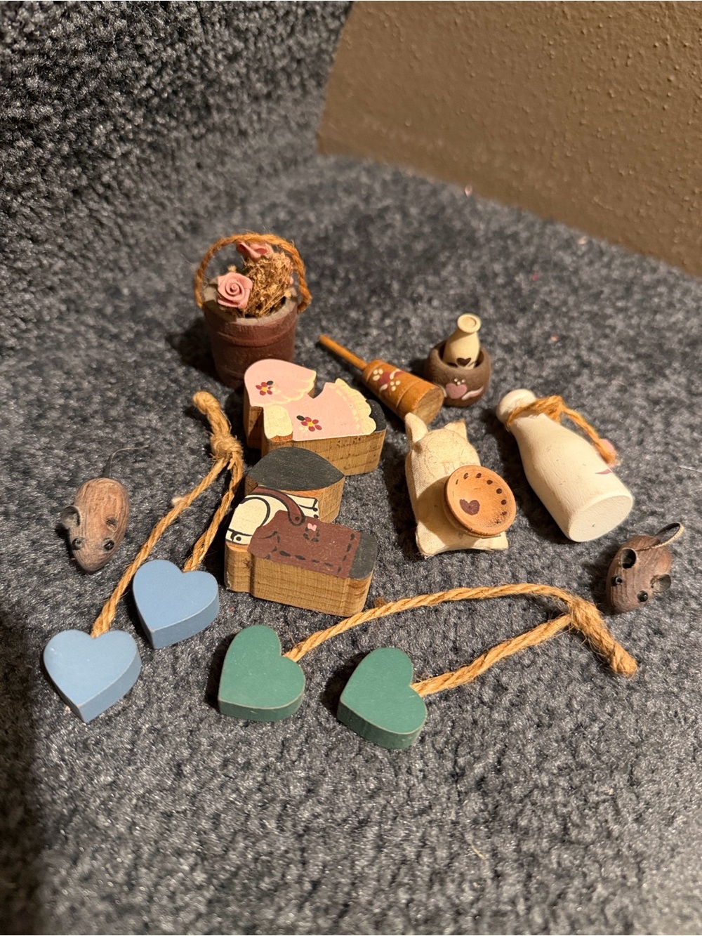 Vtg Primitive Wooden Miniature Farm & Heart Charm Lot